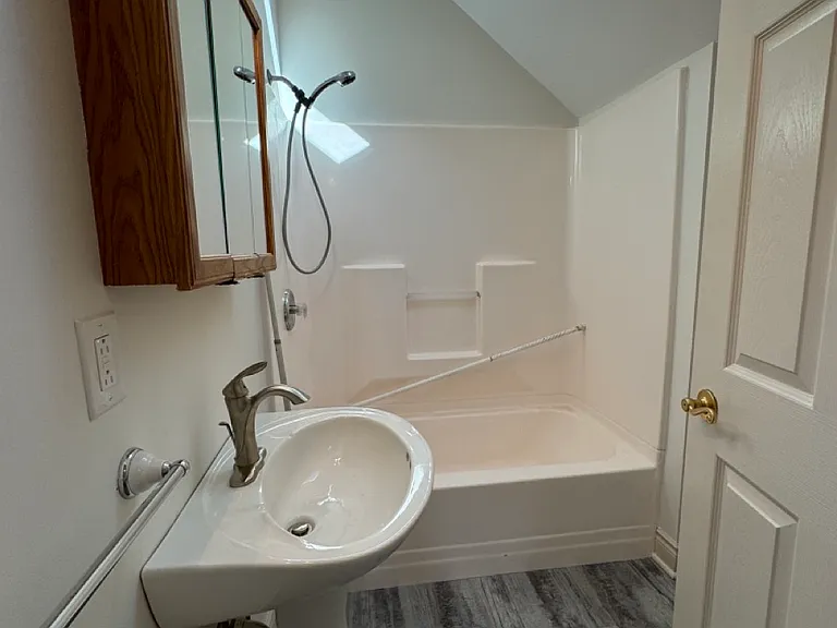 6121 Clinton St — Photo 16