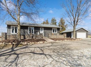 3673 Mohler Rd, Center Point, IA 52213