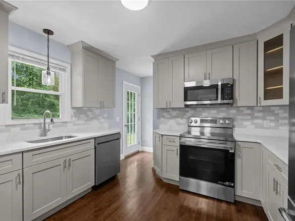 126 Alton Bradford Rd, Bradford, RI 02808