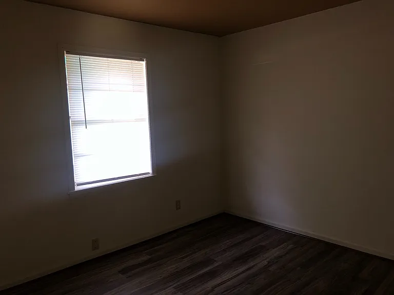 515 & 517 Wilson Ave SW — Photo 10
