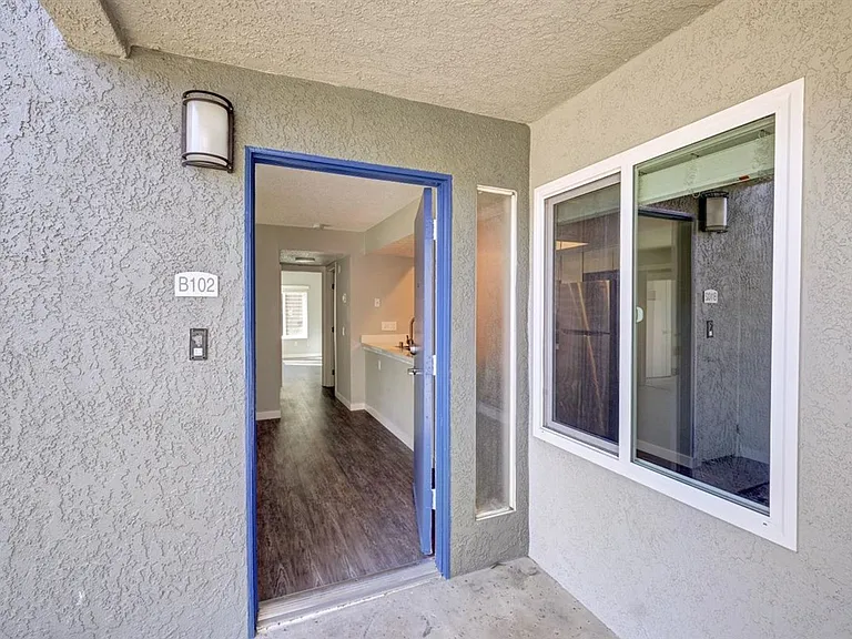 The James Apartments — Photo 10