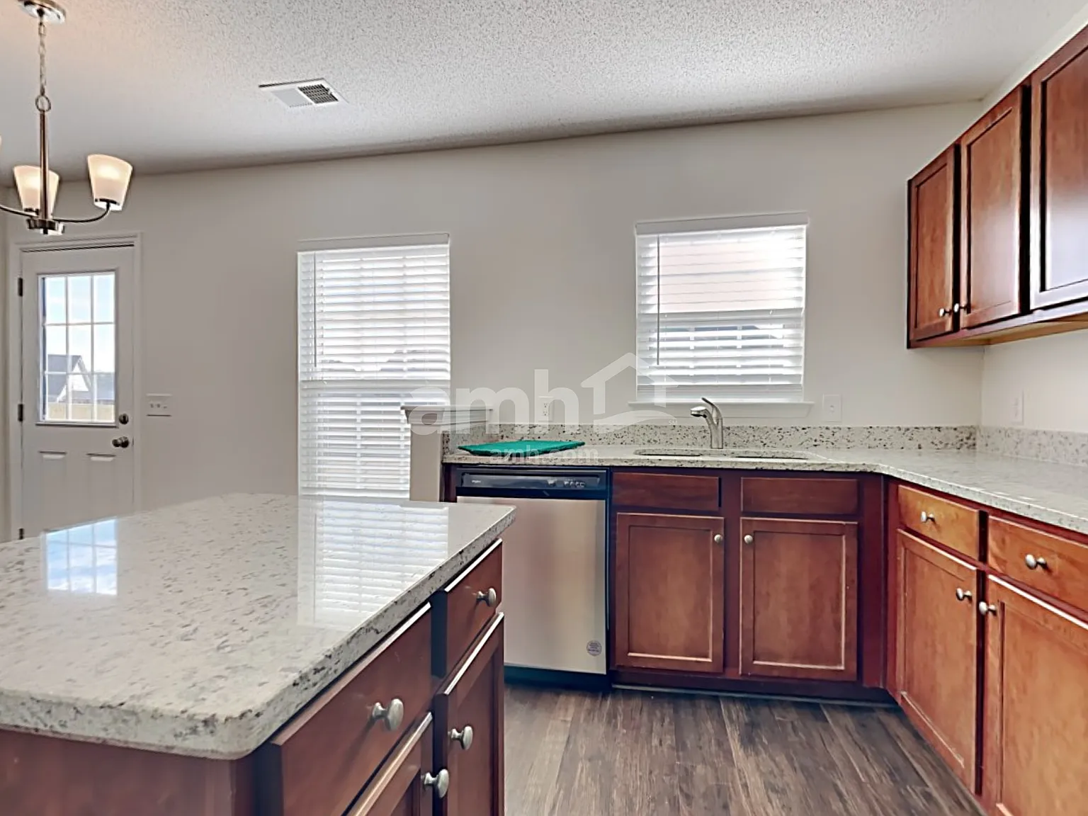 4 bed, 2.5 bath, 2340 sqft, $2,475 — Photo 4