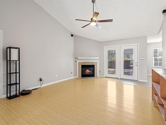 3rd image of 6900 Glenroy Ct