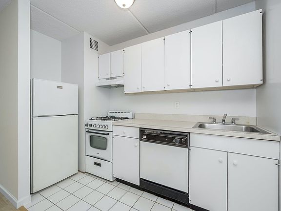 5th image of 1155 Warburton Ave APT 2X
