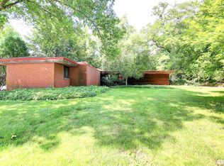405 Oakhurst Dr, Clinton, IA 52732