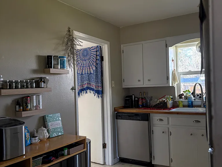 838 Juniper Ln — Photo 9