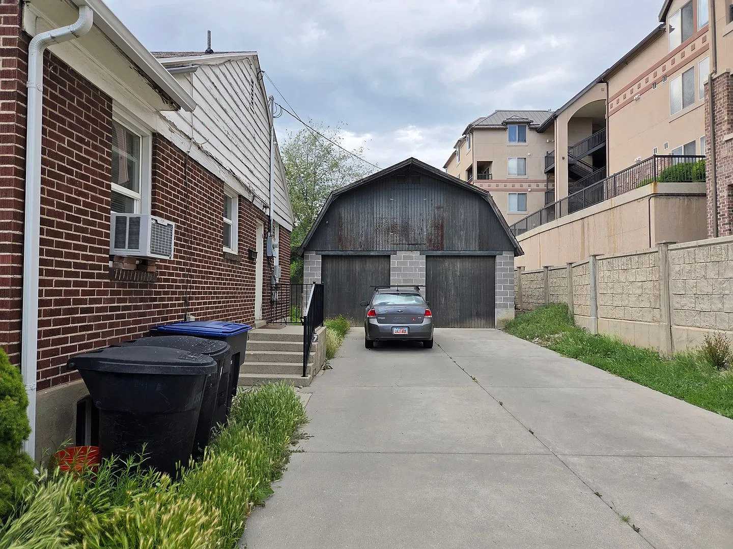 825-827 E 620 N — Photo 3