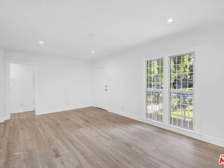 1185 S Tremaine Ave — Photo 10