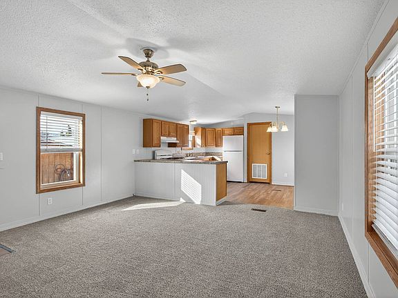 5th image of 185 Preswick St