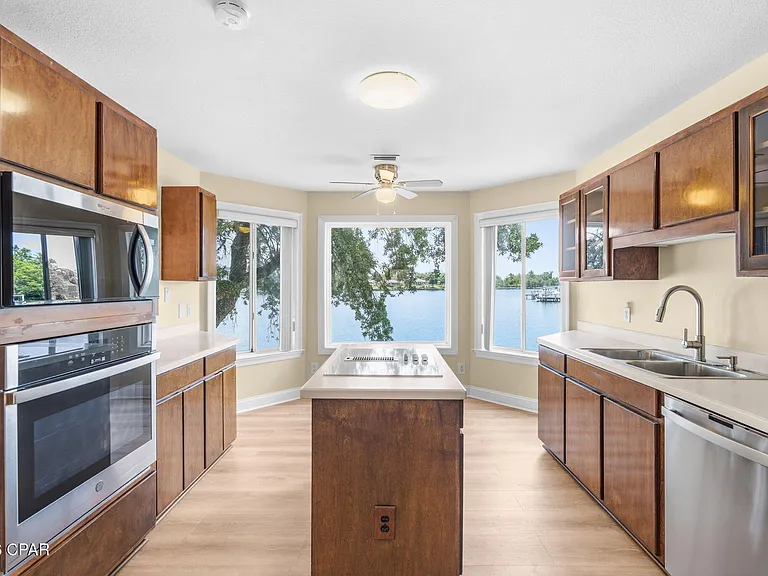 2718 Country Club Dr — Photo 8