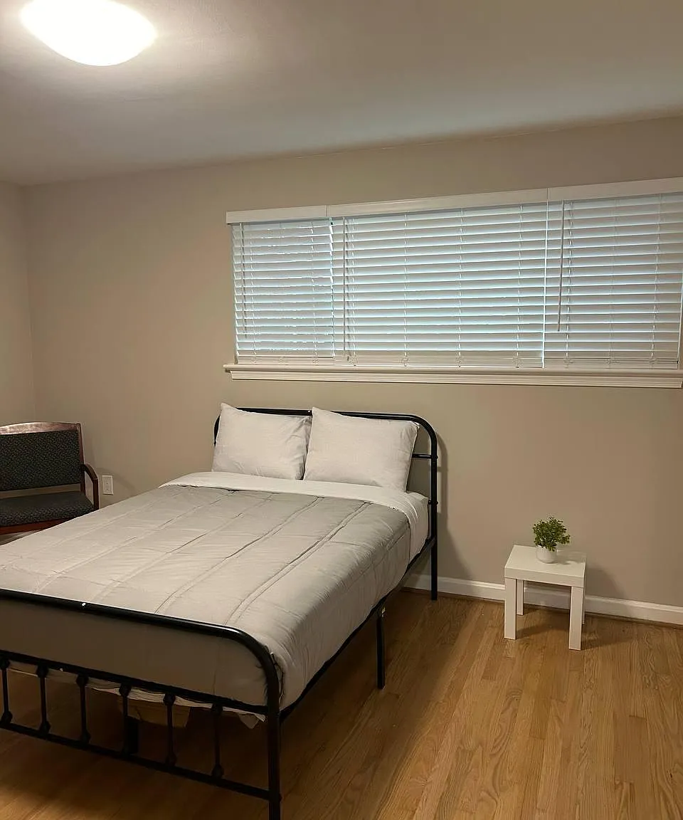 4 bed, 3.0 bath, 2405 sqft, $1,763 — Photo 1