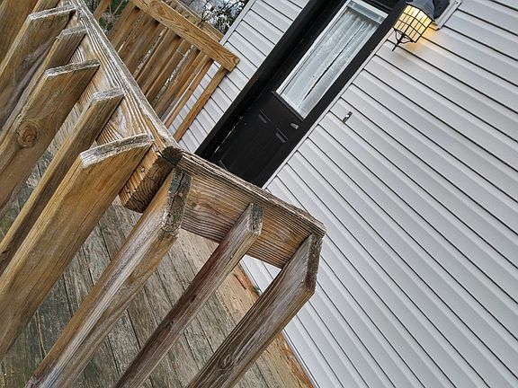 4th image of 934 Hillcrest Dr