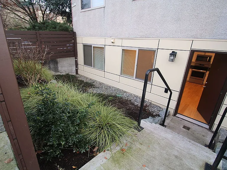 Ballard Flats Apartments — Photo 13