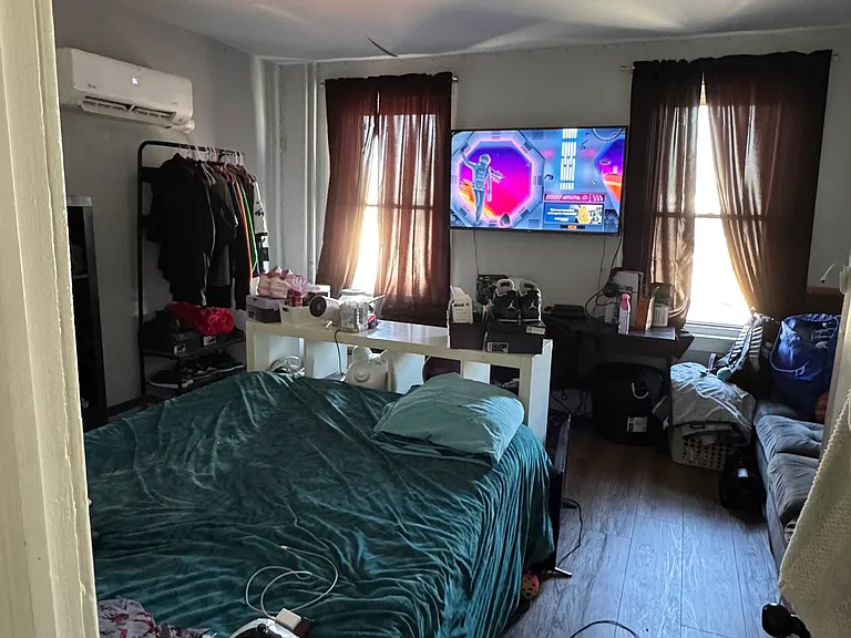 4613 Worth St #2 — Photo 8