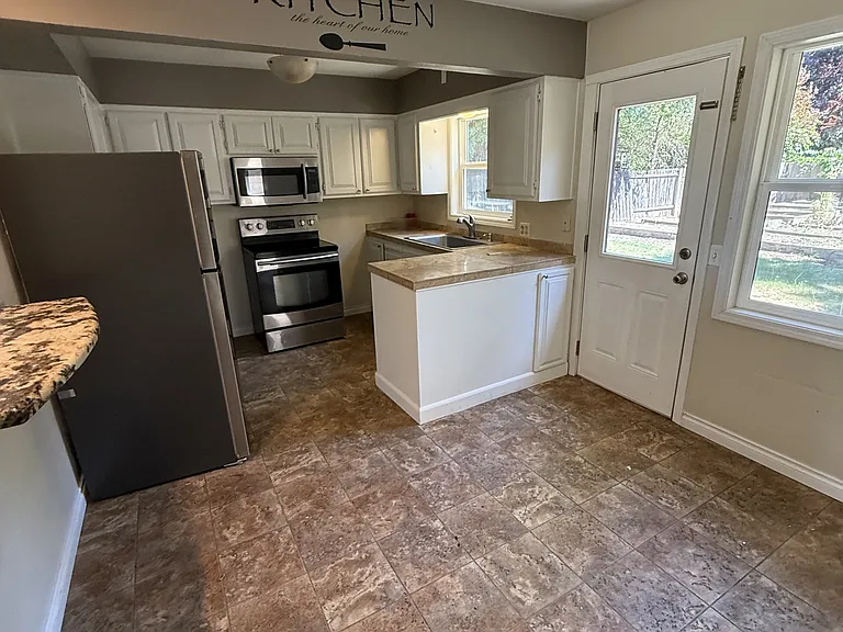 1023 Murray Ave — Photo 6