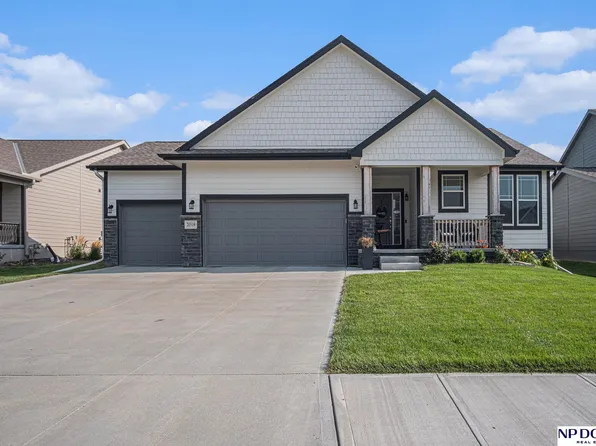 20519 Howe St, Elkhorn, NE 68022