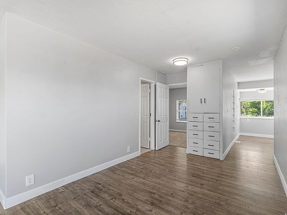 5th image of 1057 Doxey St