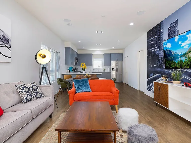 3 Bed Modern Townhome + 2-Car Private Garage — Photo 12
