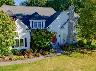 11 Goss Pond Rd, Upton, MA 01568