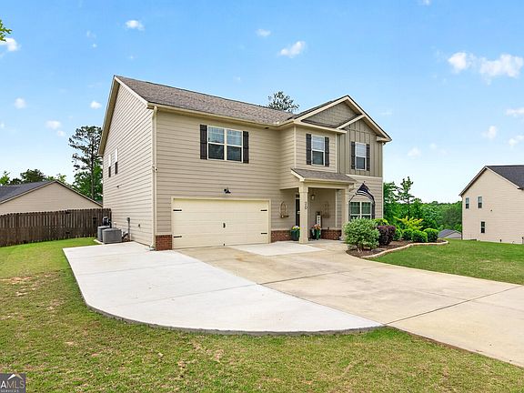 3rd image of 20 Shelton Ct