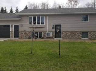 718 7th St E, Bottineau, ND 58318