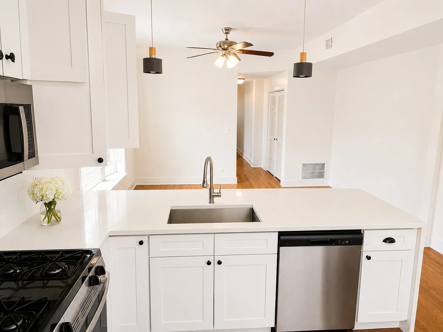 3 bed, 1500 sqft, $1,995 — Photo 2
