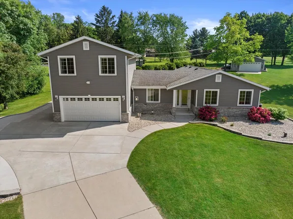 S93W23205 River Oaks DRIVE, Big Bend, WI 53103