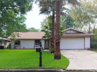 16906 Hibiscus Ln, Friendswood, TX 77546