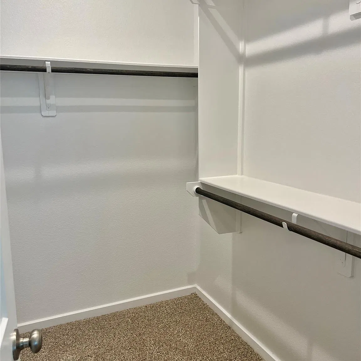 3 bed, 2.5 bath, 2313 sqft, $2,300 — Photo 4