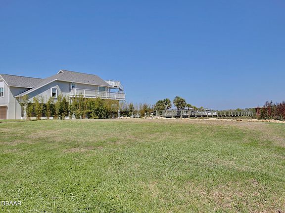 3rd image of 211 N Riverside Dr