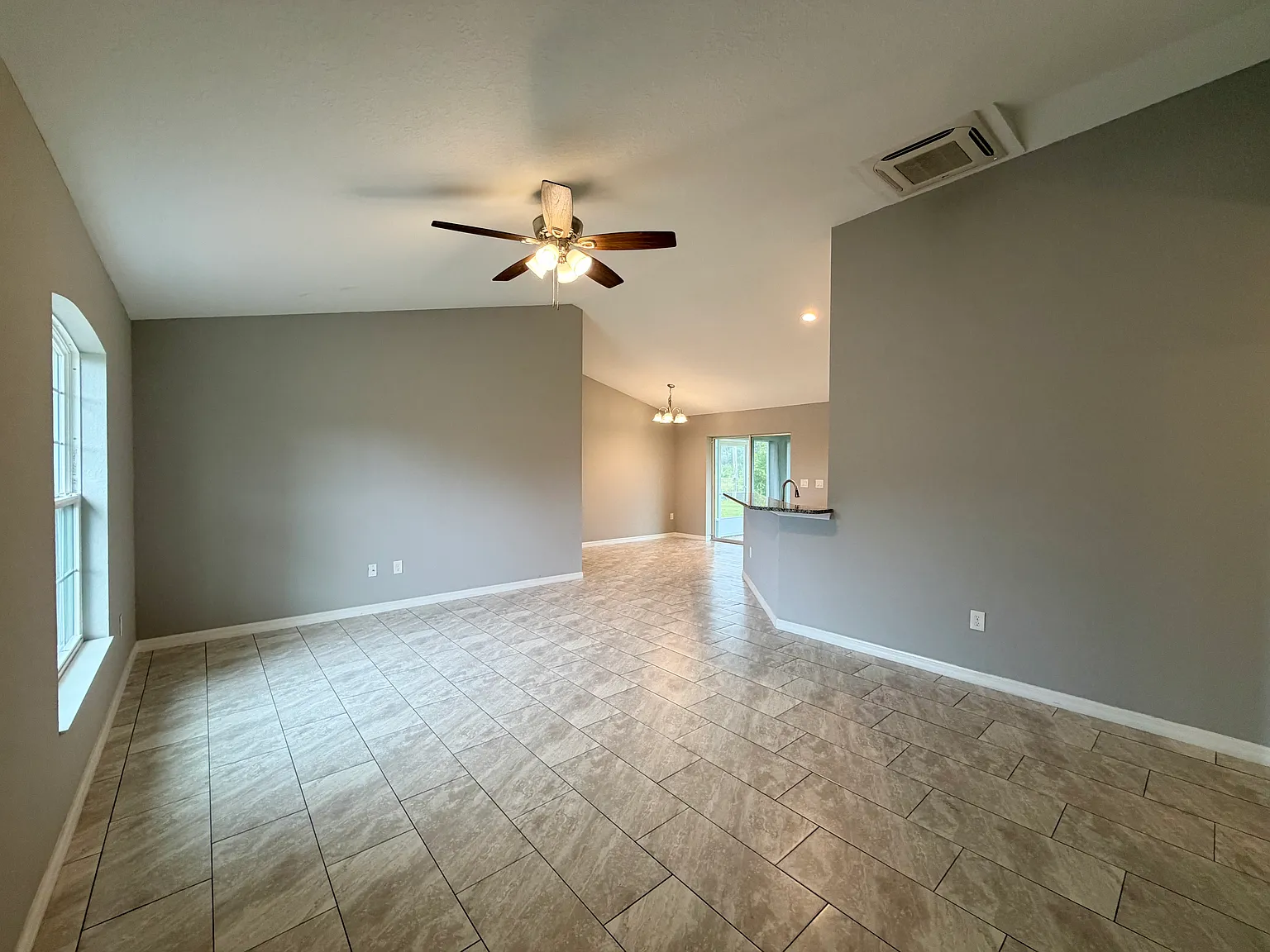 3 bed, 1282 sqft, $1,650 — Photo 4