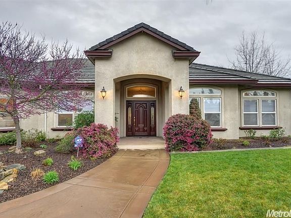 2nd image of 521 Dizmar Ct