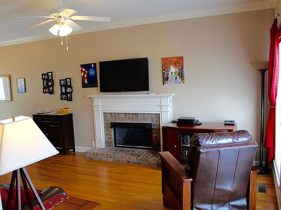 3rd image of 109 Newport Meadows Cir