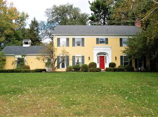 7 Old Landmark Dr, Rochester, NY 14618