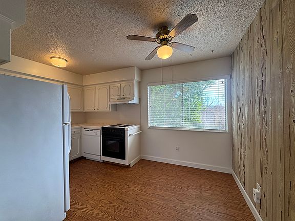 Kitchen/Dining Nook