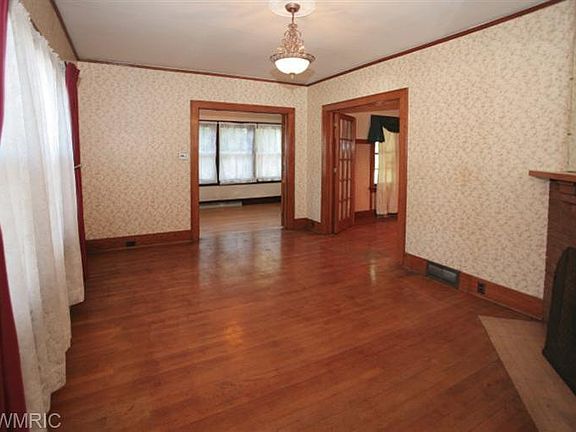 4th image of 1109 S Westnedge Ave