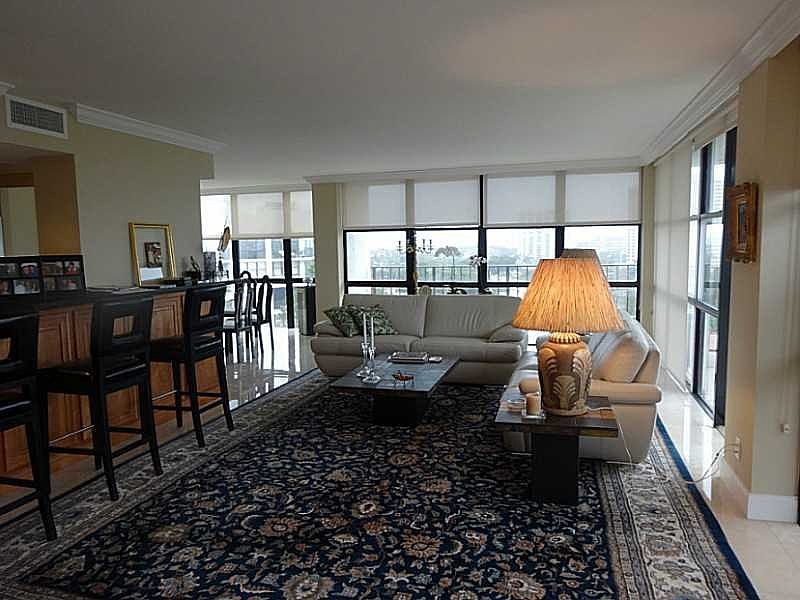 1st image of 1000 Parkview Dr APT 1031