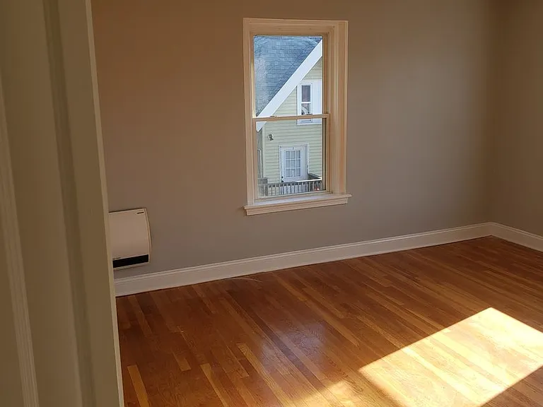 115 Lowell St — Photo 15
