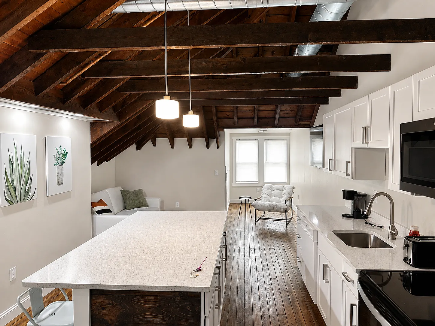 Newly Remodeled/Fully-Furnished 1 Bedroom Apt — Photo 2