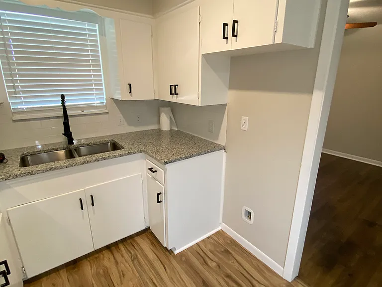 207 Marston Ave #B — Photo 8