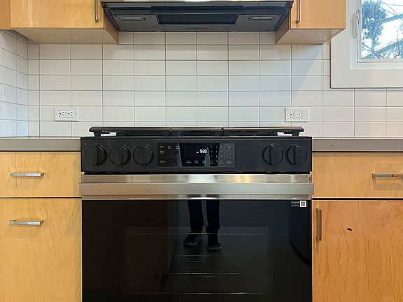 3rd image of 530 Crescent Ave