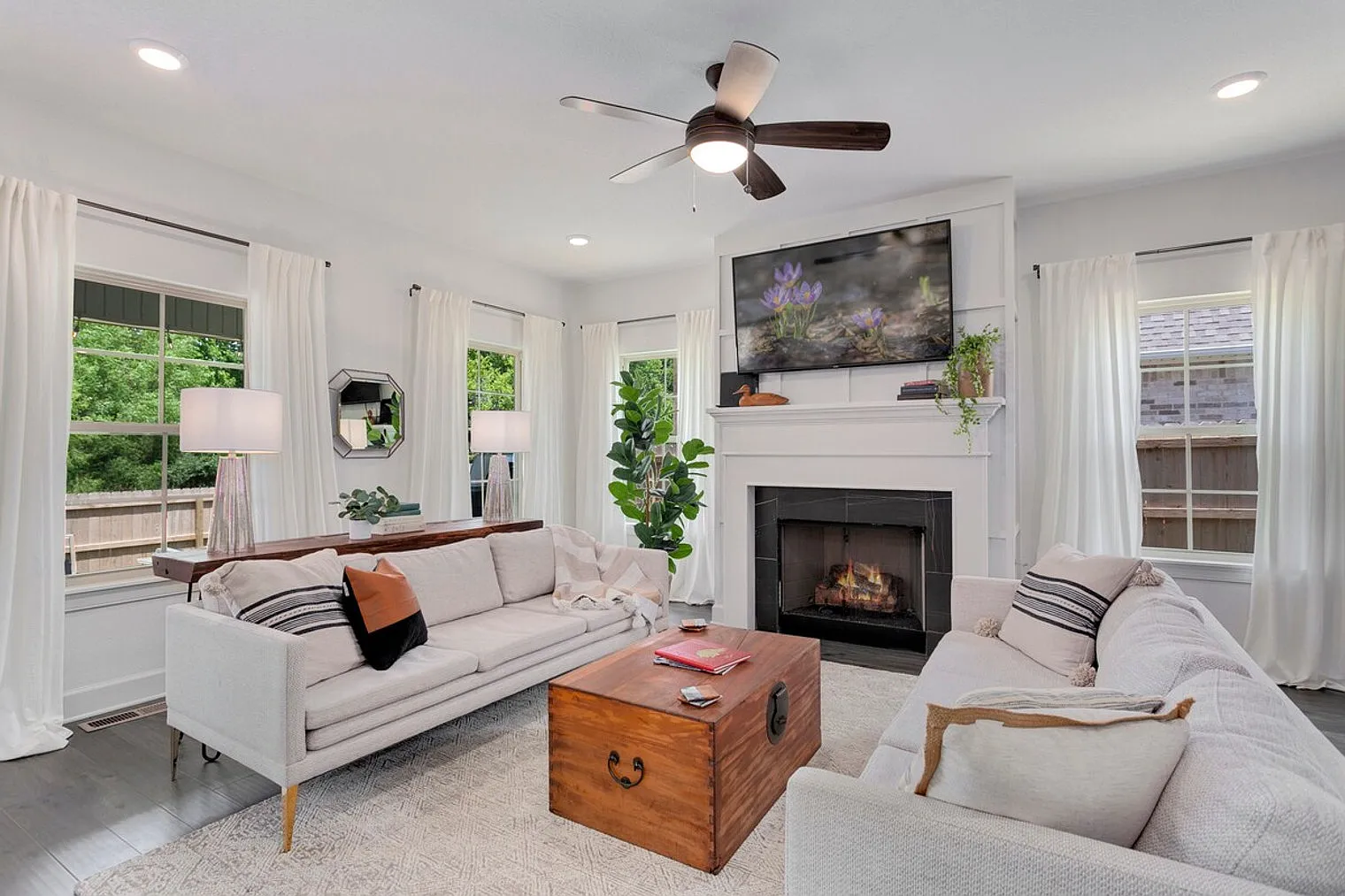 3 bed, 3.0 bath, 2131 sqft, $4,036 — Photo 2