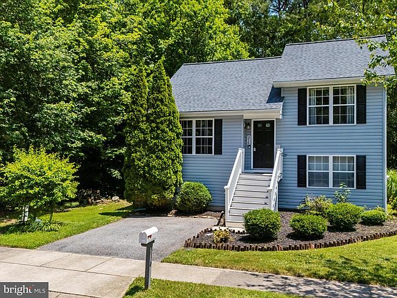 3rd image of 316 Timber Ln