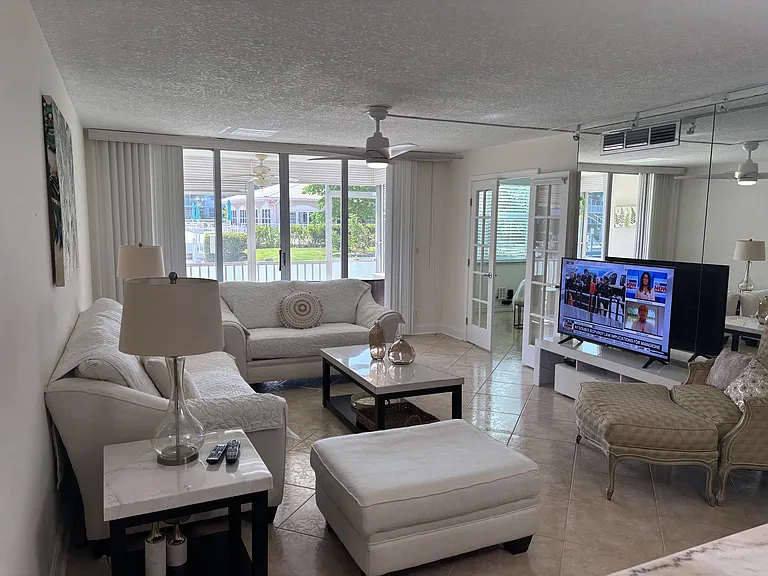 TV Living room, free wi-fi & cable
