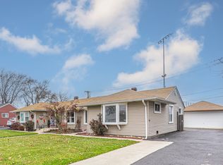 8828 S Main St, Hometown, IL 60456