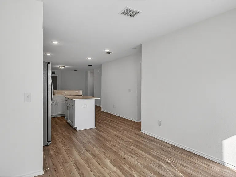 605 Grenada Lake Dr — Photo 23