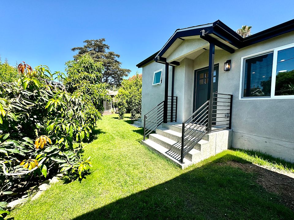Charming Front Yard with Private Entry