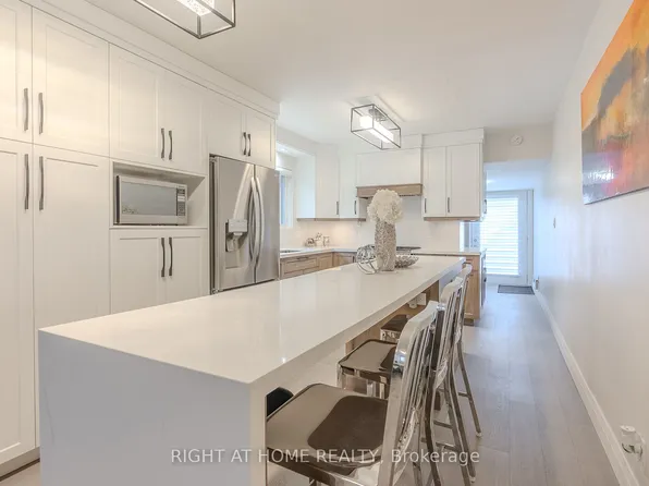 15 Hamstead Ave, Toronto, ON M4C 2S3