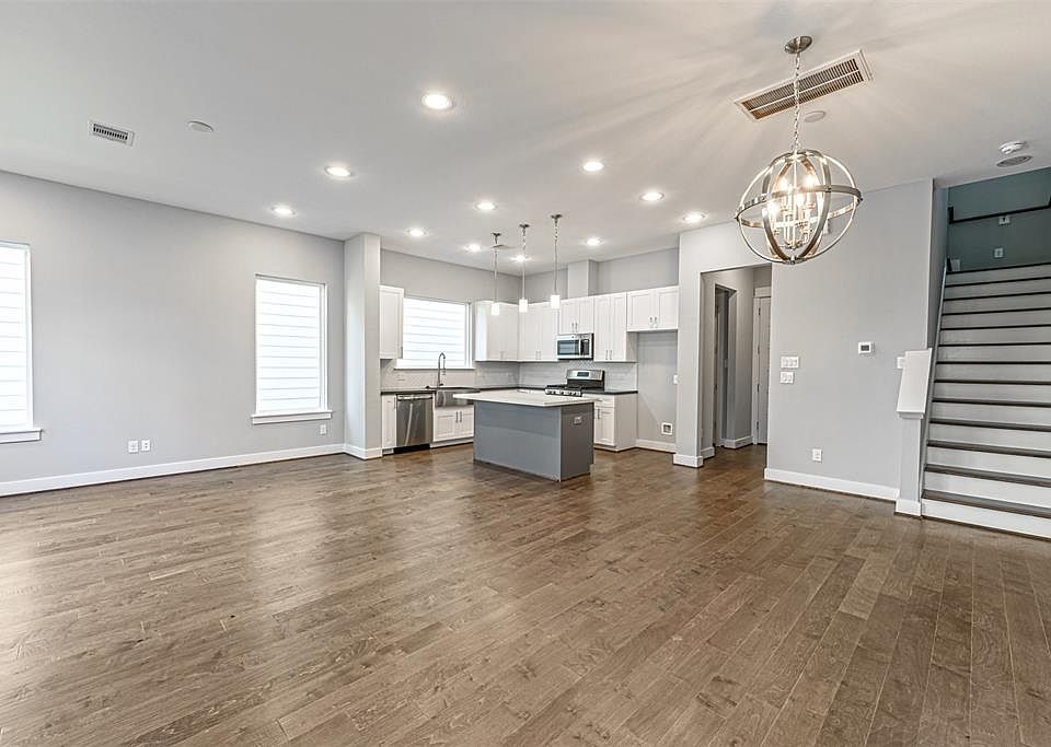 1st image of 2065 Sherwood Forest St