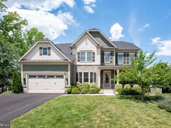 1386 Bishop Crest Ct, Alexandria, VA 22308